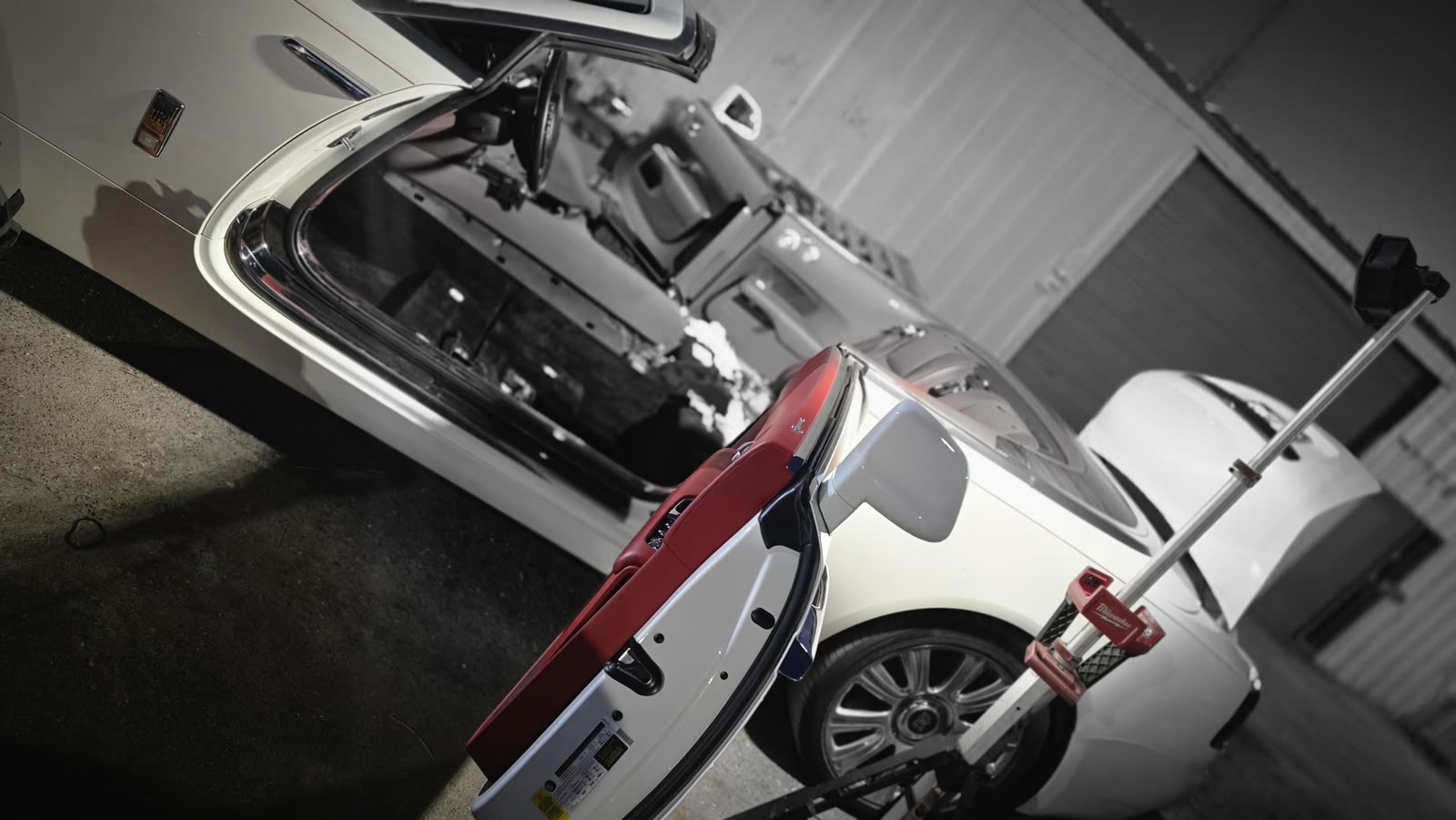 Door removal on a Rolls-Royce Dawn