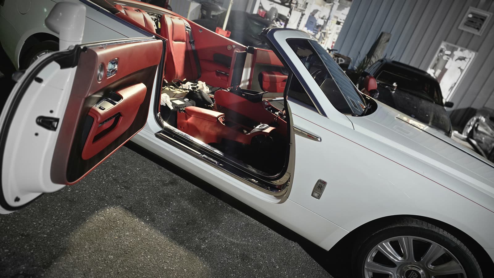 Rolls-Royce Dawn interior with the door panel off